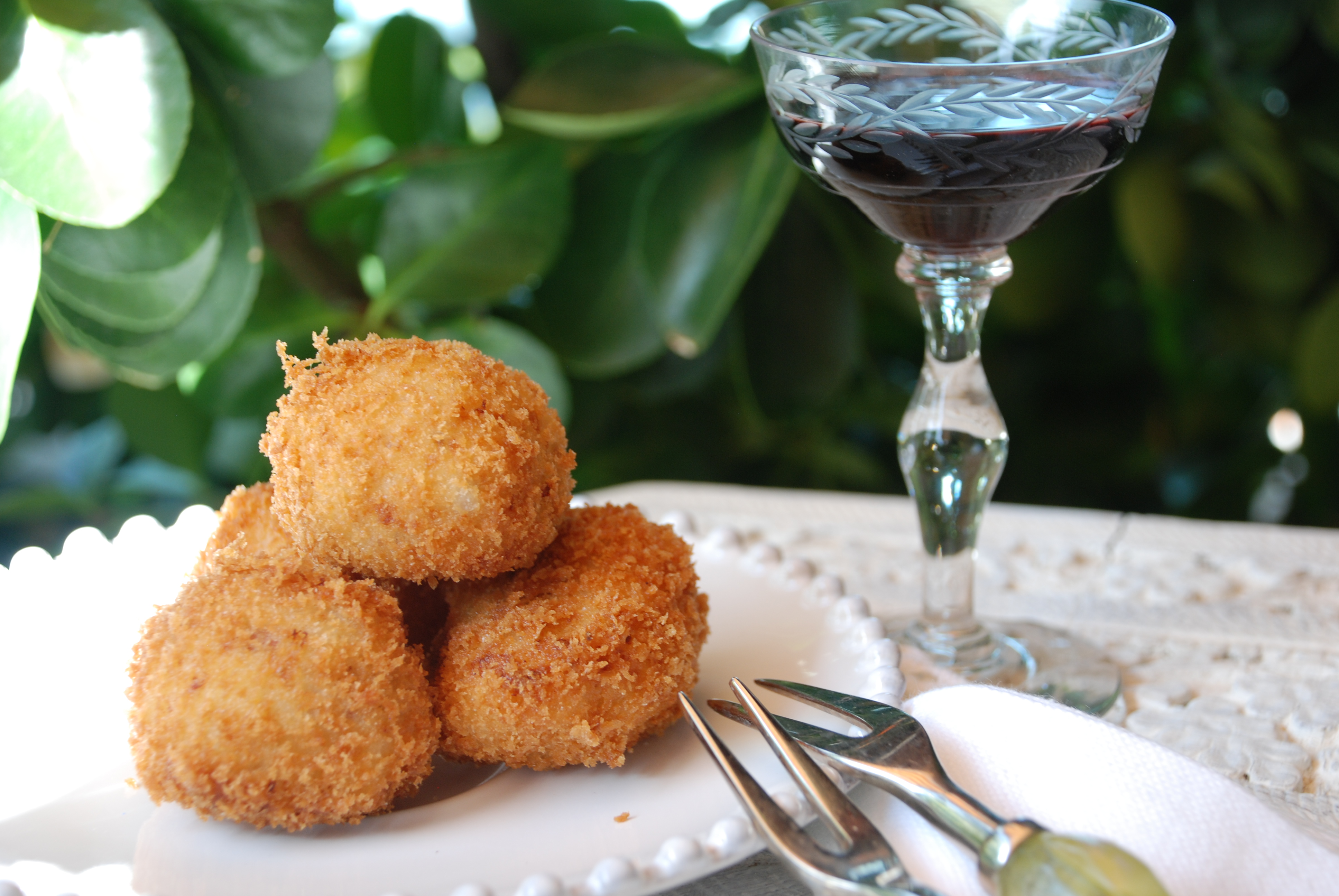 CROQUETAS GORGONZOLA & CEBOLLA CARAMELIZADA - ¡La primera italiana! Para los amantes del queso, cremosa y crujiente y con el sabor delicado del Gorgonzola! Pide tu presupuesto.